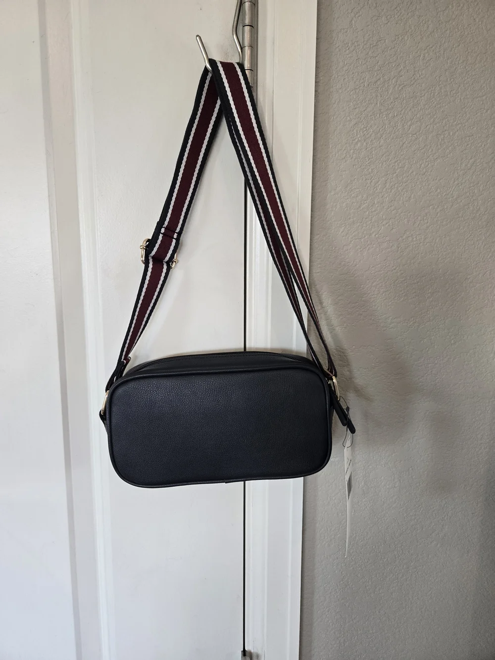 Tommy Hilfiger Navy Leather Belt Bag with Gold TH Logo - Picture 6 of 12